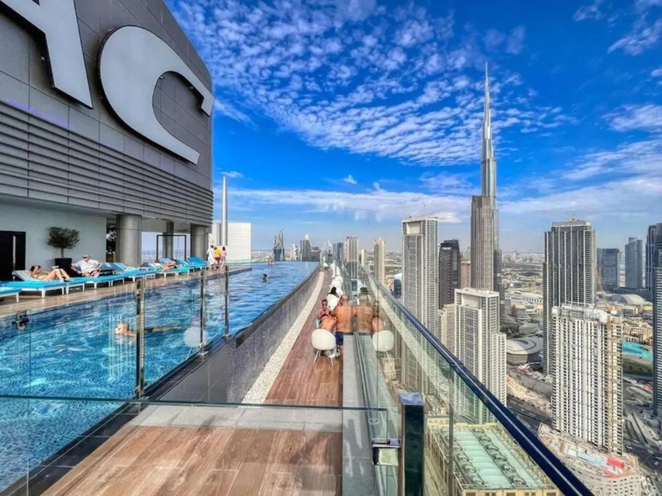 Paramount Hotel Residence Rooftop Infinity Pool 두바이