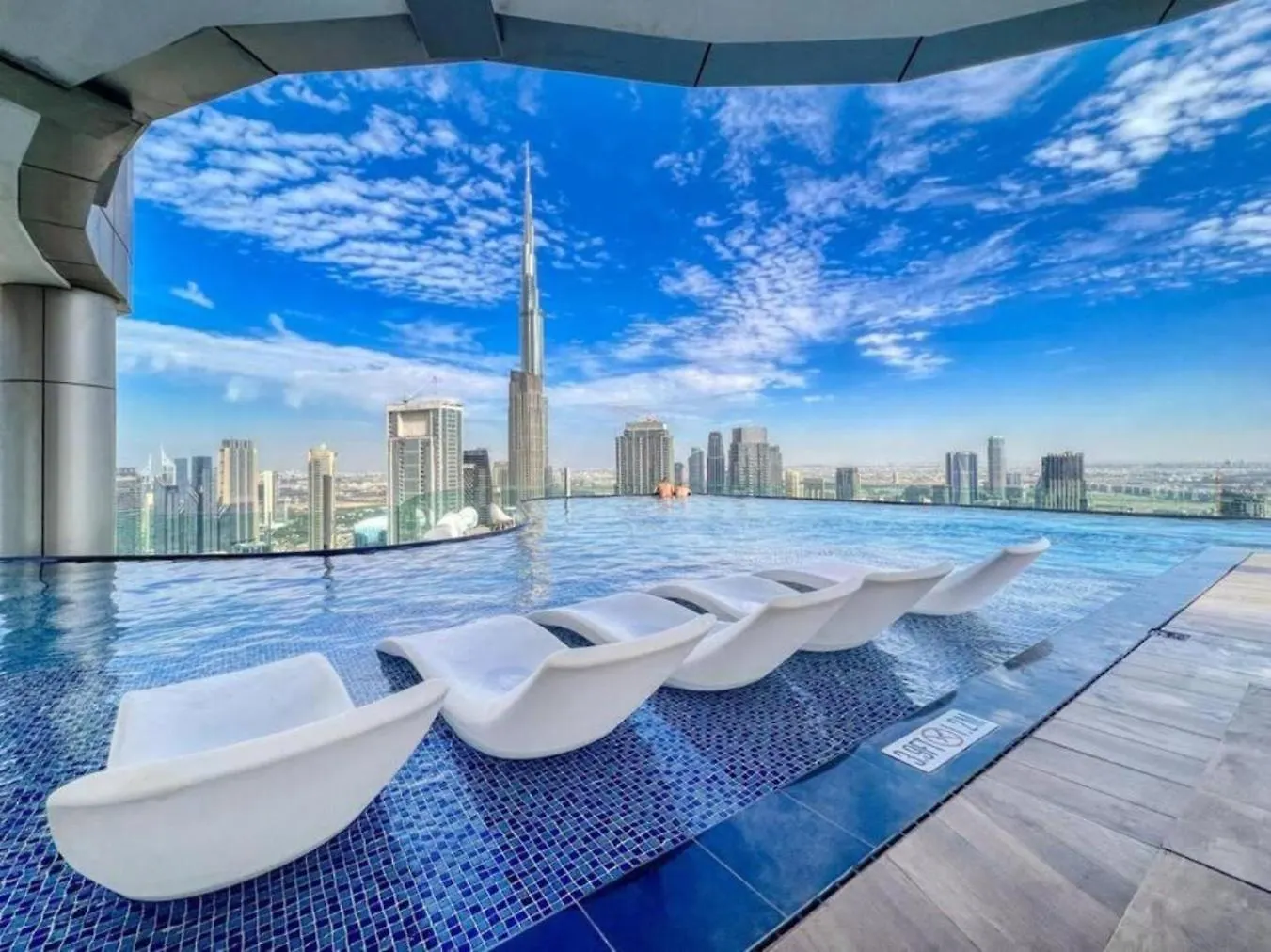 Paramount Hotel Residence Rooftop Infinity Pool 두바이 아파트